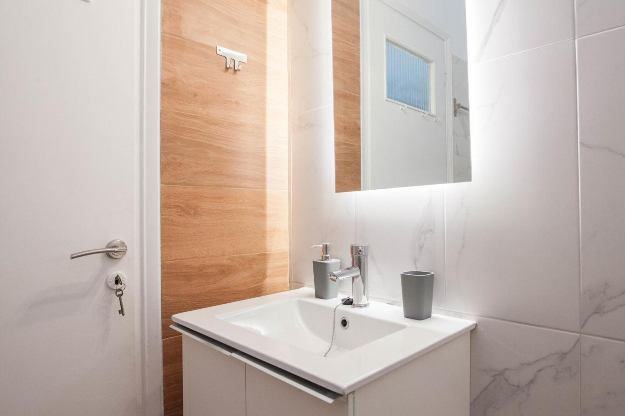 Modern 1 Bd Balcony Apt Near Metro In Kato Patisia Athén Kültér fotó